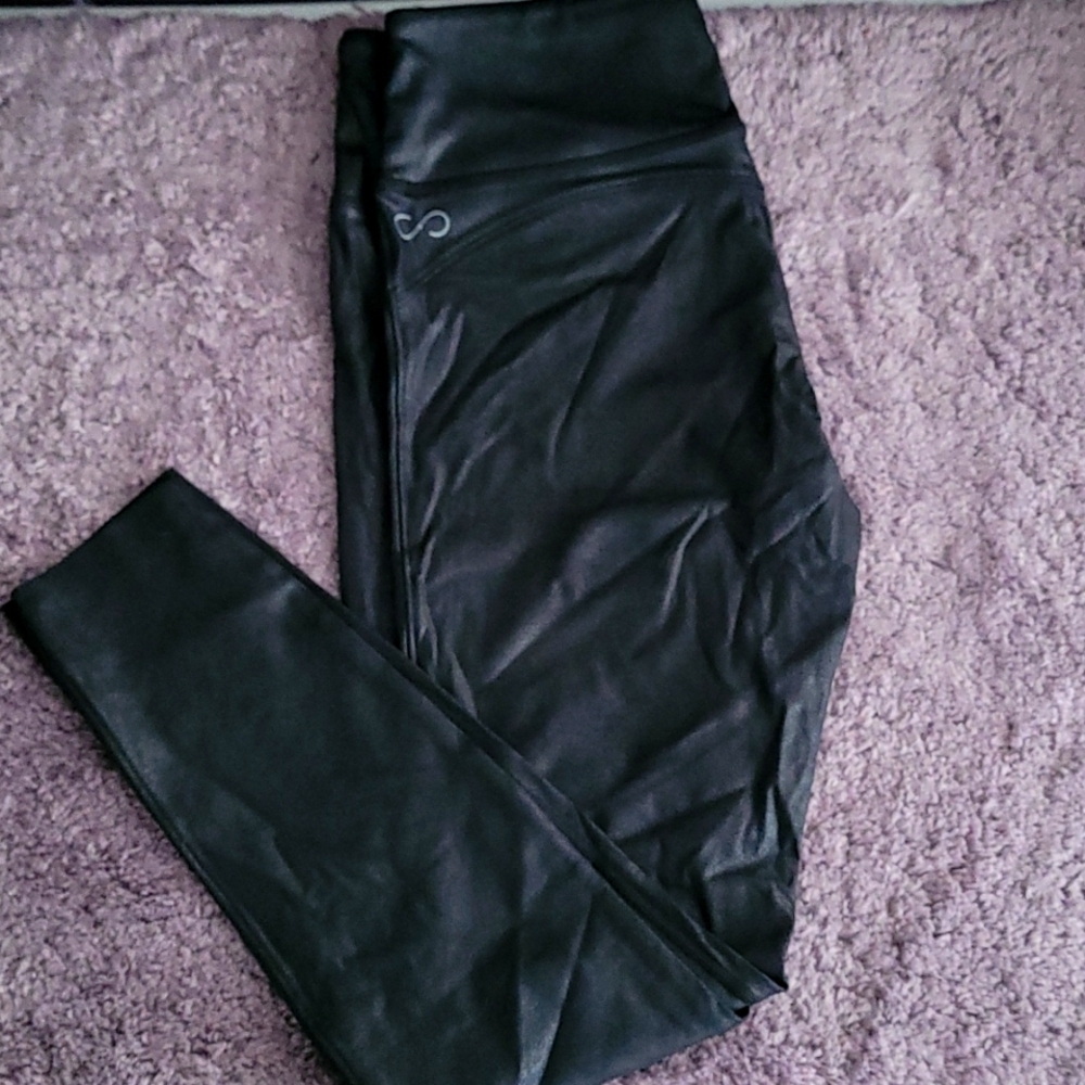 Curves in Combatboots "leather" leggings